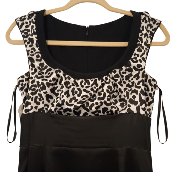 🎁 WHBM Vintage LBD. Has Pleating on Bust Area, Wide Waistband, Front Side Slit - Picture 7 of 12